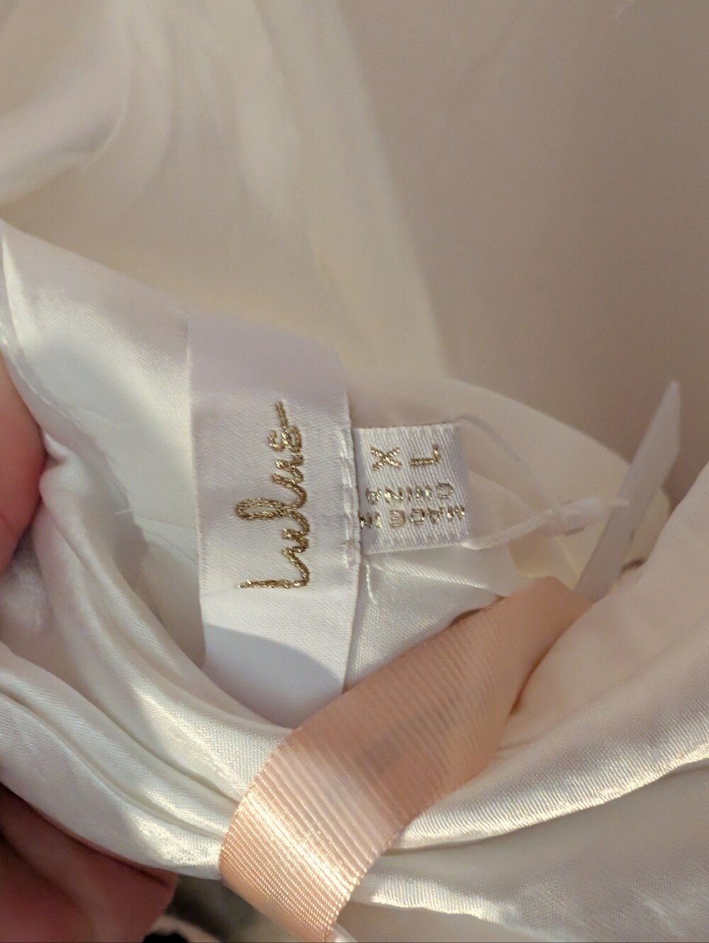 Lulu's sz XL White Satin halter With Slight Train - Picture 4 of 5